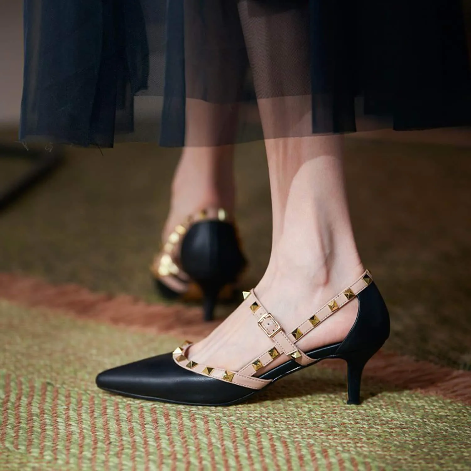 Buckle Rivet Pointed Toe Mid-heel Shoes