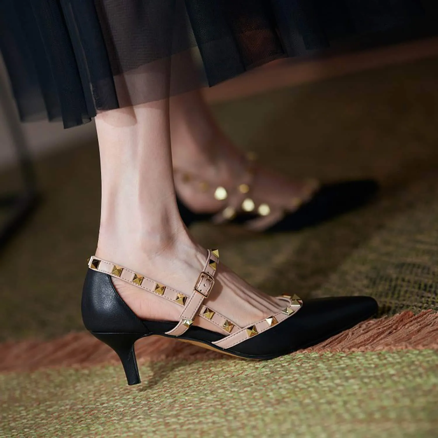 Buckle Rivet Pointed Toe Mid-heel Shoes