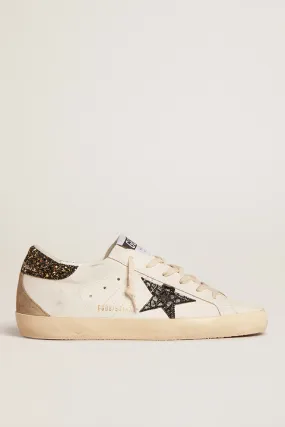 Sure! Here’s an optimized title for the GOLDEN GOOSE Superstar product:

Stylish GOLDEN GOOSE Superstar Sneakers - Premium Italian Casual Footwear for Effortless Chic

Feel free to adjust any part to better fit your brands voice!